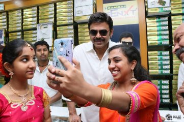 Venkatesh Inaugurates Ramraj Cotton Showroom